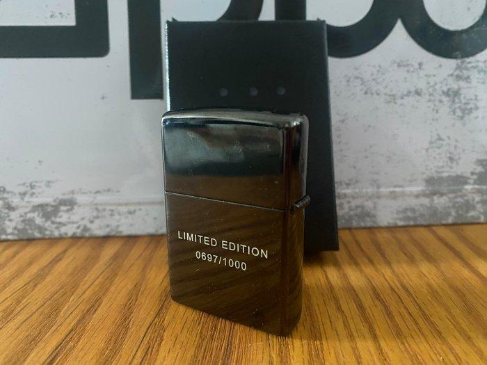 Zippo - JACK DANIELS WHISKEY EDITION LIMITÉE 0697/1000 -, Verzamelen, Rookartikelen, Aanstekers en Luciferdoosjes