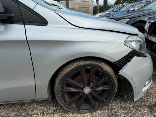 Spatbord rechts Mercedes B-klasse w246 Zilver, Auto-onderdelen, Carrosserie, Gebruikt, 3 maanden garantie, Mercedes-Benz, Ophalen of Verzenden