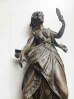 Beeld, Vrouw figuur met spiegel op sokkel - 31 cm - Brons,