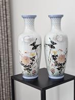 Paire de vases en porcelaine chinoise peint à la main –