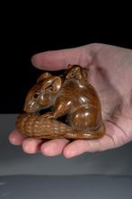 Buis - Signed Ikko  - Un netsuke / okimono en buis