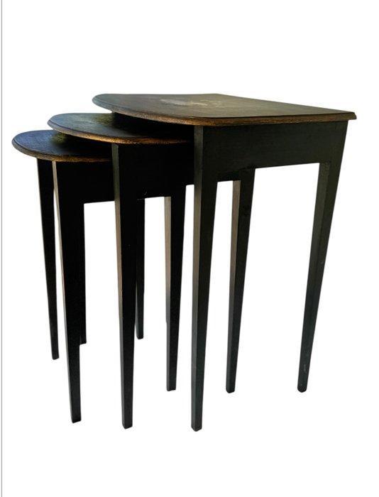 Set bijzettafels - Hout - Set in elkaar passende tafels met, Antiek en Kunst, Curiosa en Brocante