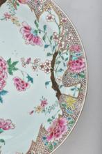 Schotel - A VERY LARGE AND EARLY FAMILLE ROSE CHARGER