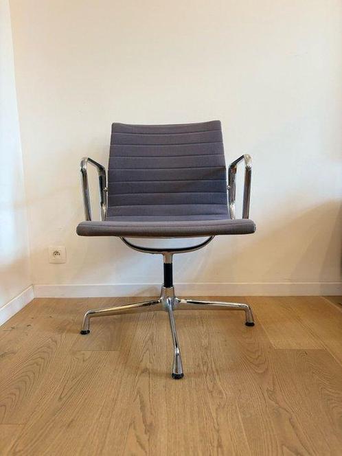 Vitra - Charles Eames - Chaise - EA108 - Aluminium, Antiek en Kunst, Antiek | Meubels | Stoelen en Sofa's