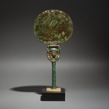 Égypte ancienne Bronze Beau miroir représentant des visages
