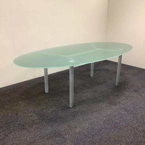 Tweedehands design vergadertafel 240x118 cm,  met glazen, Zakelijke goederen, Kantoor en Winkelinrichting | Kantoormeubilair en Inrichting