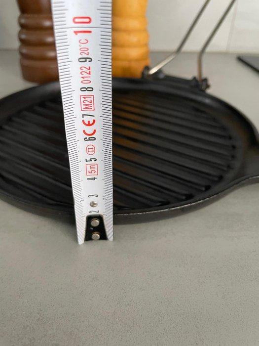 Coutellerie Laguiole Arbalete, Le Creuset - Ovenschaal (3) -, Antiek en Kunst, Antiek | Keukengerei