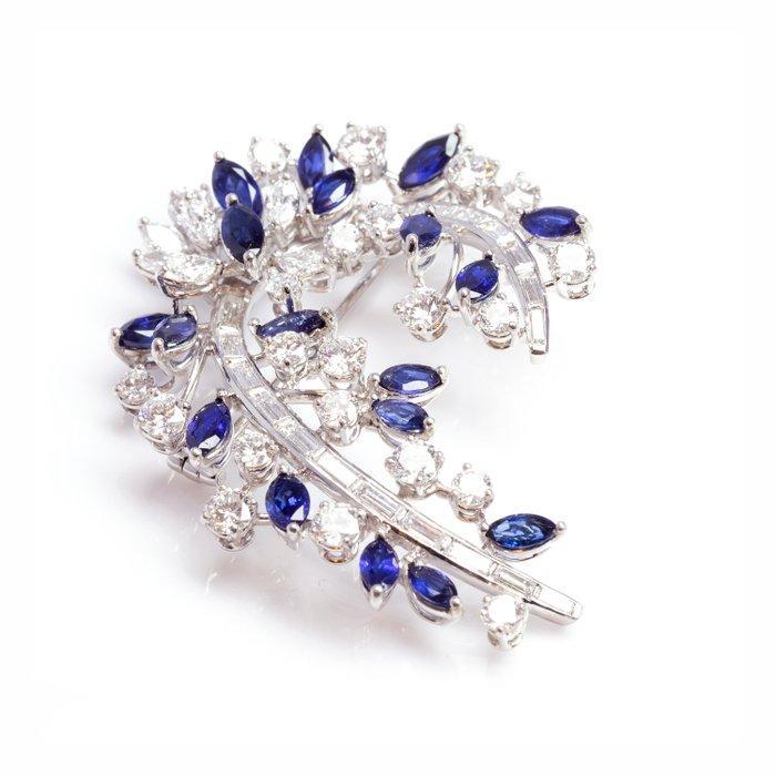 Broche Platina - 7.50ct. tw. Diamant (Natuurlijk) - Saffier, Handtassen en Accessoires, Antieke sieraden