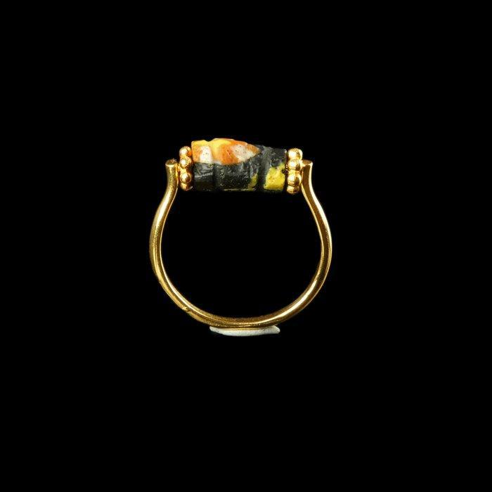 Byzantijns Ring met versierde Byzantijnse glaskraal, Antiek en Kunst, Antiek | Overige Antiek