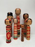 Een indrukwekkende set vintage Kokeshi in verschillende