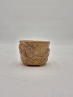 Handgetekende bonsaipot “The Great Wave off Kanagawa” reliëf