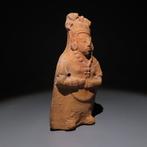 Mayas Terre cuite Figure. 650 - 900 apr. J.-C. H. 14,2 cm.
