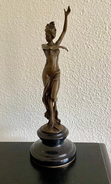 Beeldje - Schaars geklede danseres naar Bistolfi - 2 kg -, Antiek en Kunst, Curiosa en Brocante