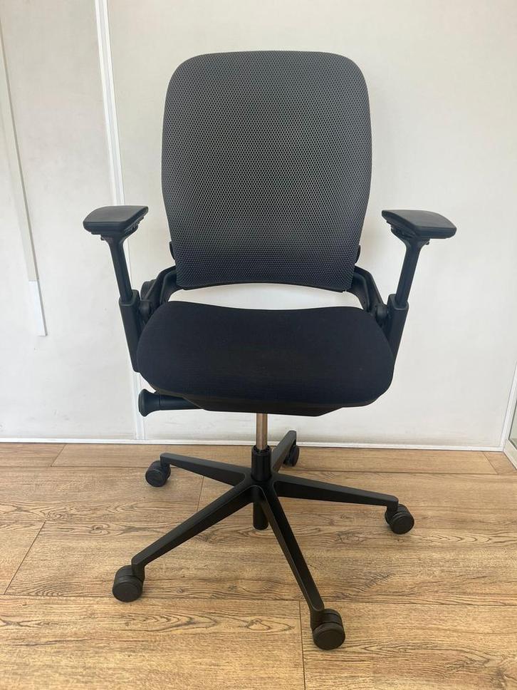 Refurbished Steelcase Lamia - Full Option - 5 Jaar Garantie, Huis en Inrichting, Bureaustoelen, Bureaustoel, Zwart, Zo goed als nieuw