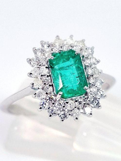 Ring - 18 karaat Witgoud Smaragd - Diamant, Handtassen en Accessoires, Ringen