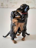 Fritz Bermann - Beeldje - Hugging Dogs - Koud geverfd brons, Antiek en Kunst