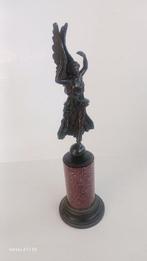 Sculpture, Dea Alata - 45 cm - porfido rosso, Antiek en Kunst