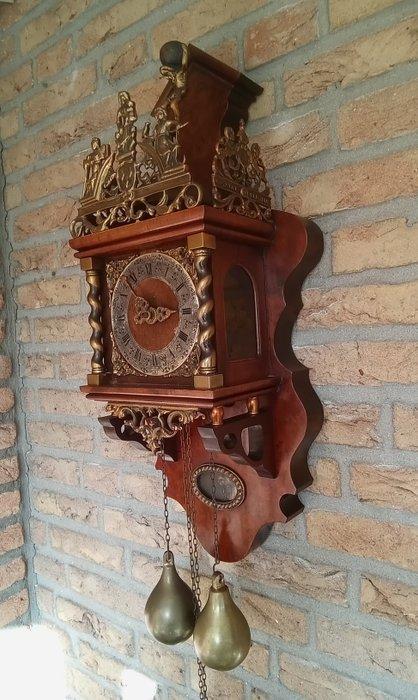 Horloge - J.A.W. - Noix de carotte - 1960-1970 - Zaanse Klok, Antiek en Kunst, Curiosa en Brocante