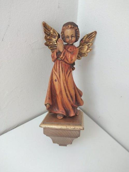 Sculpture, Farbiger betender  Engel auf einer Wandkonsole -, Antiek en Kunst, Antiek | Boeken en Manuscripten