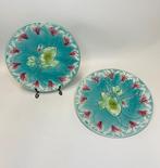 Pair of French Majolika Plates Lilies - Assiette (2) -
