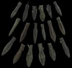 Scythisch Verzameling grote bronzen pijlpunt - 18 stuks. In