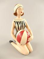 Francois Arvi - Beeldje, Bathing Lady with ball - 21 cm -