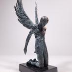 J. Chol - Kneeling Angel (Bronze sculpture - limited), Antiquités & Art