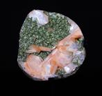 Épidocte verte avec cristaux de stilbite rose Géode -