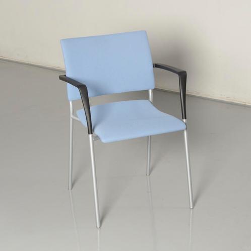 Casala Feniks vergaderstoel, lichtblauw, 4-poot onderstel, Huis en Inrichting, Stoelen, Gebruikt, Ophalen of Verzenden