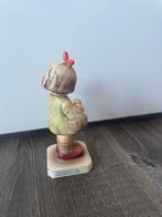 Goebel - M.I. Hummel - Statuette, Ik bracht je een cadeau -, Antiek en Kunst