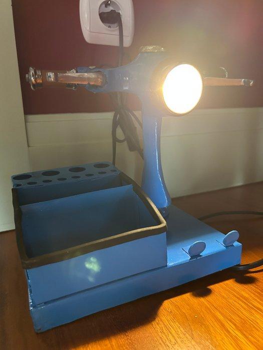 Vespa “Desk Edition” - Tafellamp - Uniek en bijzonder, Antiek en Kunst, Curiosa en Brocante