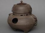 Chagama  (bouilloire à thé en fer) et furo  (réchaud
