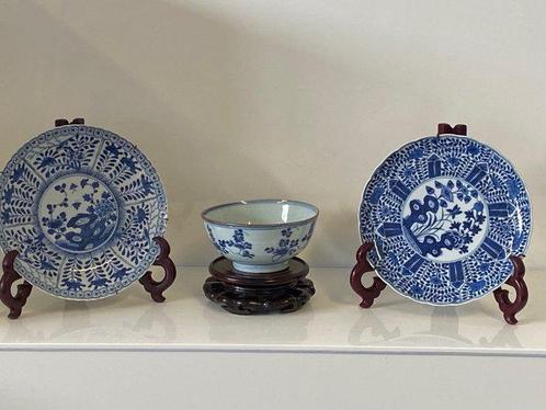 assiettes et bol (3) - Bleu et blanc - Porcelaine - Fleurs,, Antiquités & Art, Antiquités | Autres Antiquités