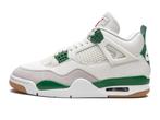 Air Jordan 4 Retro SB Pine Green - Maat 42 EU, Kleding | Heren, Schoenen, Ophalen of Verzenden, Nieuw