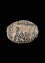 Nabij Oostelijk Zwarte hardsteen Tweezijdig amulet met, Antiek en Kunst