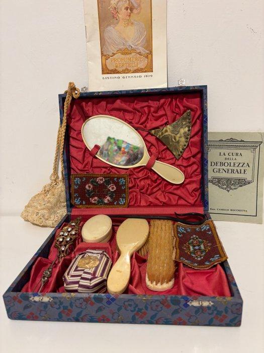 Kaptafelset (11) - Celluloïde, Zijde, Satijn, IJzer -, Antiek en Kunst, Curiosa en Brocante