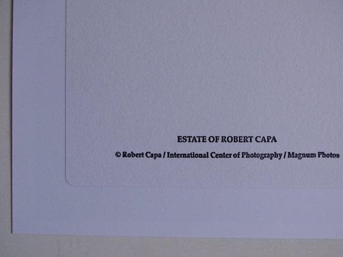 Robert Capa (1913–1954) - American paratroopers en route to, Antiek en Kunst, Kunst | Designobjecten