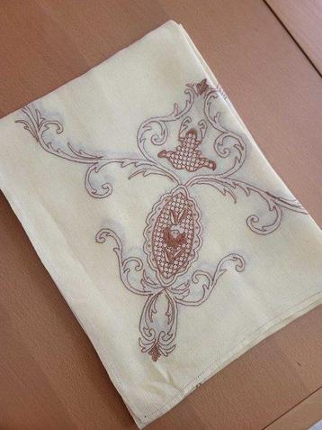 Set de table et serviettes brodés à la main - Nappe (14) -