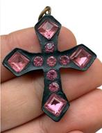 Mysterieus en gotisch amulet met een modernistisch kruis,, Antiek en Kunst