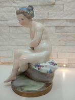 Edme Samson - Figure - Siedzca naga kobieta z ukiem -