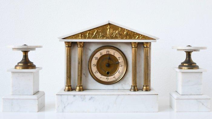 Horloge et parure de cheminée - Laiton, Marbre, Plaqué or -, Antiek en Kunst, Curiosa en Brocante