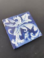 Tegel - Antieke Delfts blauwe tegel met grote bloem en, Antiek en Kunst