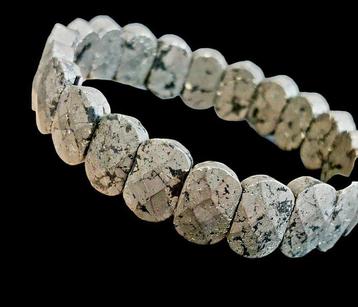 Armband en pyriet met magnetische insluitingen. Onbehandeld