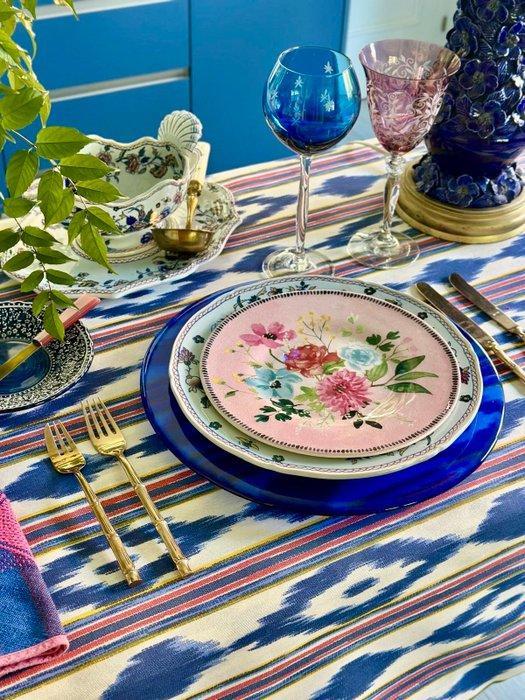 Multicolor tafelkleed met ikat-stijl patroon voor grote, Antiek en Kunst, Kunst | Designobjecten