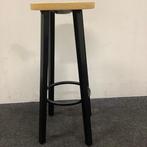 Tweedehands barkruk zithoogte 77 cm, Houten zitiing -  Zwart, Huis en Inrichting, Barkrukken, Gebruikt, Hout