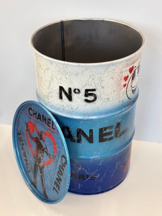 Rob VanMore - In Love with Chanel Barrel, Antiek en Kunst, Kunst | Designobjecten