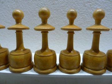 Magnifique et Antic chess set jeu déchecs Regence en buis