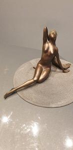 Beeld, Lying woman with long hair. - 22 cm - Gepatineerd