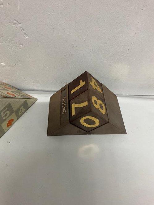 Eeuwigdurende kalender - Italië, Antiek en Kunst, Antiek | Wandborden en Tegels