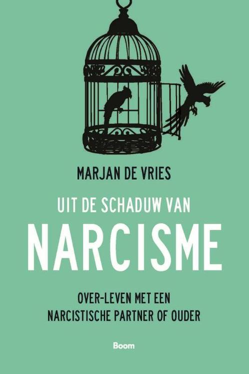 Uit de schaduw van narcisme 9789024437962 Marjan de Vries, Boeken, Psychologie, Zo goed als nieuw, Verzenden